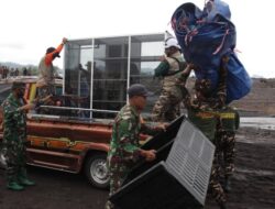 TNI Turun Tangan Tangani Dampak Erupsi Gunung Semeru