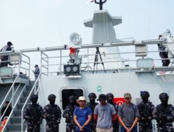 KRI Bung Hatta dan KRI Panah Amankan Kapal Asing di Perairan Morowali