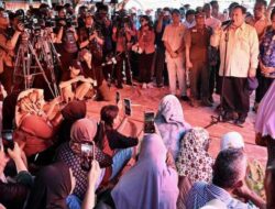 Prabowo Tak Akan Biarkan Korban Bencana Pikul Beban Sendiri