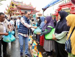 Amsakar-Li Claudia Salurkan 52.500 Paket Sembako Bersubsidi, Kendalikan Inflasi jelang Nataru